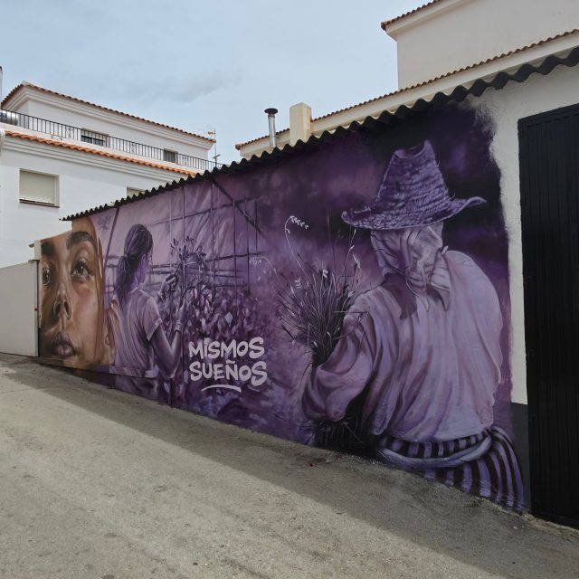 Esta es mi visita al III FESTIVAL DE ARTE URBANO DE HUÉNEJA, os animo a que vengáis a visitar este maravilloso pueblo, muy acogedor y tranquilo y disfrutar de todo lo que tiene y cazar los murales que van llenando este maravilloso municipio,
Gracias a @h__activa por todo y a los vecinos por su amabilidad,
A la voz en off mi Madre
🧱c/ Once Casas Huéneja ( Granada)🧱
#IIIfestivaldearteurbanohueneja #nauni69 #topgraffiti #topmural #exhibicióndegraffiti