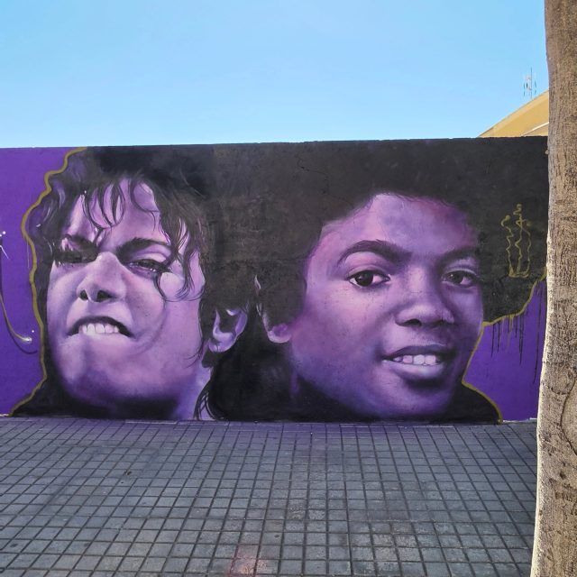 Mural junto @tagcluster , un pequeño homenaje a @michaeljackson
Y un gran dia en buena compañia!!
🧱Avenida Oasis 55 ( El Ejido)🧱