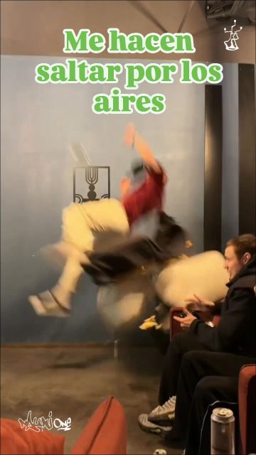 Me hacen saltar por los aires!!
Os invito a seguirme en mi canal de YouTube Nauni69 , sígueme!!