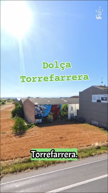 Dolça Torrefarrera
La Dragona Dolçe o Dulce, como queráis llamarla es muy peculiar, es de torrefarrera y a diferencia del dragon de san Jordi, ella no come animales, niños o princesas, le encanta la fruta, la fruta buena, que es la de Torrefarrera, sobre todo la pera dulce, y ella es muy simpatica os animo que vengais a conocerla a @ajtorrefarrera , podéis conocer la ruta de murales y a Dolçe, así que apuntaros esta parada!!, esta es mi aportación al 10 aniversario del Torrefarrera street art festival,
Gracias @elisabeth_vicens
Y @celiaperpinya por todo!!
🧱N230 numero 14 Torrefarrera ( lleida)🧱
#dragon #Dolçe #torrefarrera